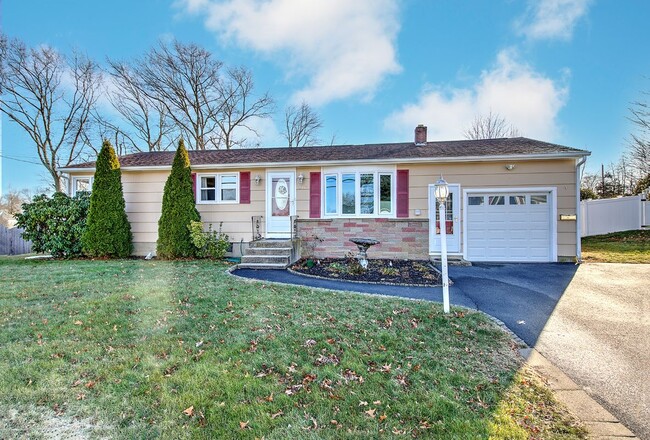 Photo - 138 Youngs Ave