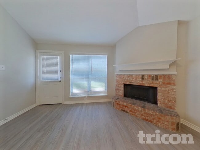 Photo - 233 Amherst Dr