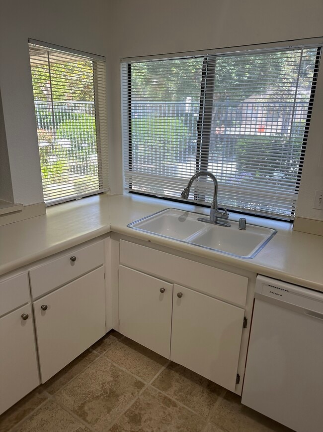 Kitchen - 26701 Quail Crk Unit 257