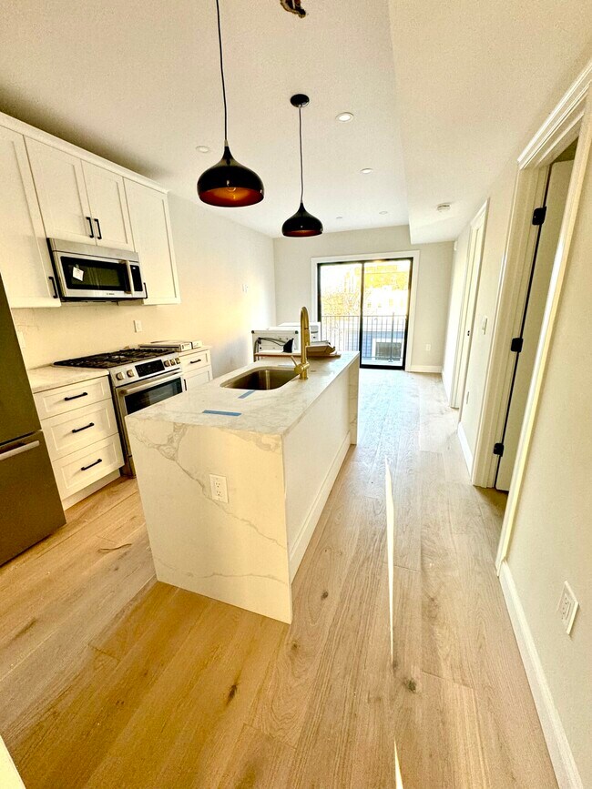 48 Woodward St Unit 3