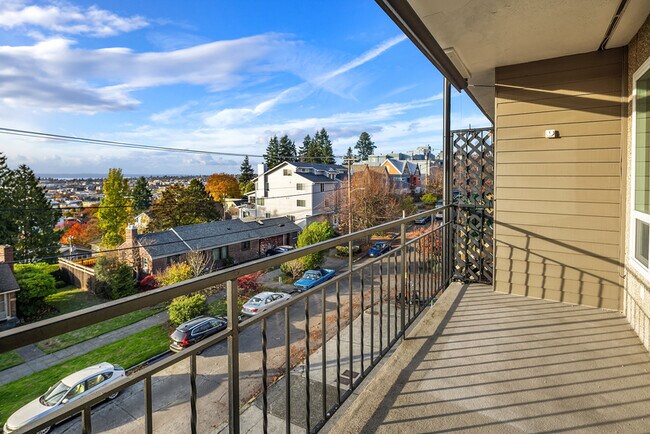 Photo - 303 N 44th St Unidad #304