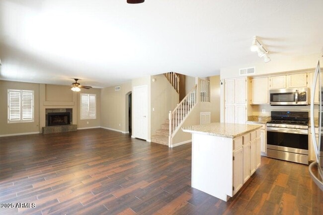 Photo - 4591 W Oakland St