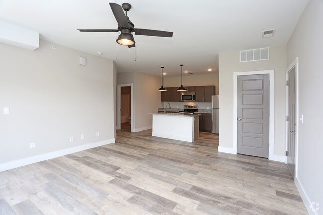1BR, 1BA - 790 SF - Living Room
