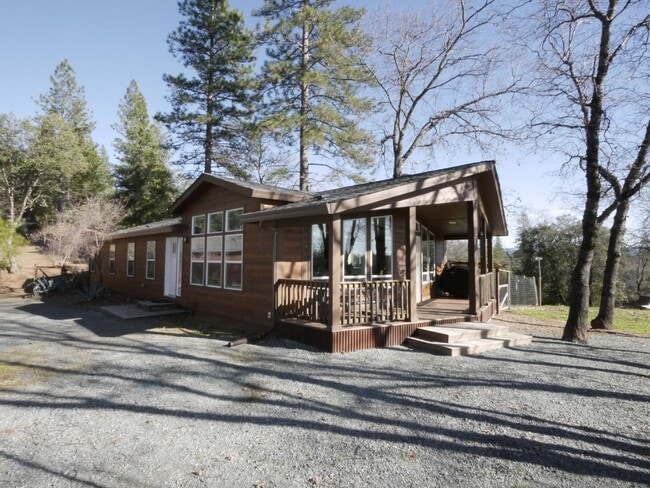 Building Photo - 916 Simpson Rd