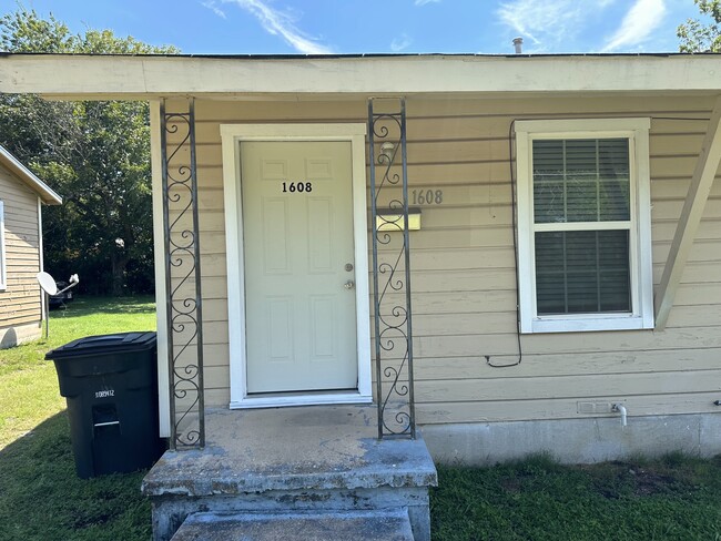 Building Photo - Mulford Multi Family Rental