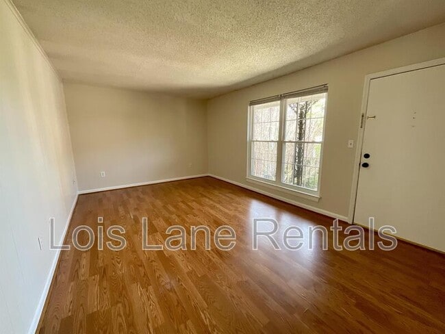 867 Colony Dr