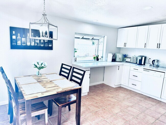 Photo - 915 N Holly St