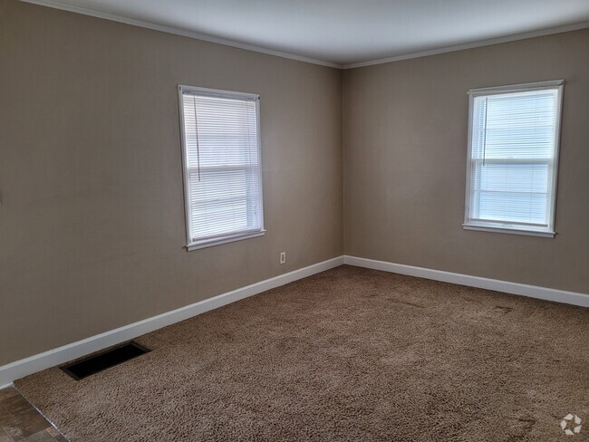 Building Photo - 913 W 5th St S Rental