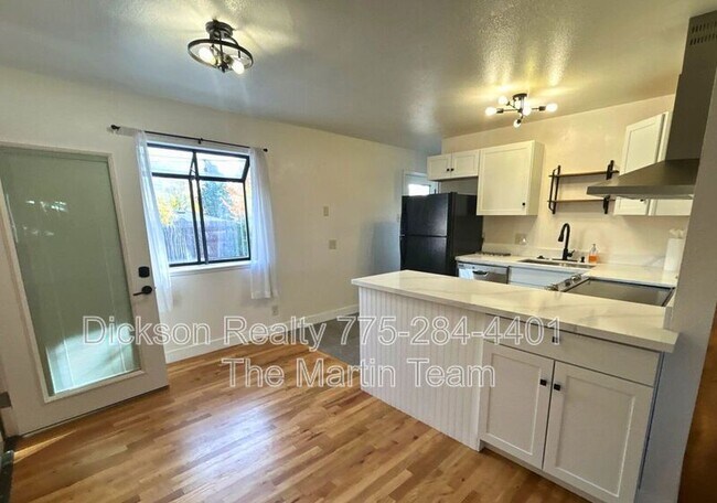 Photo - 640 James Ln