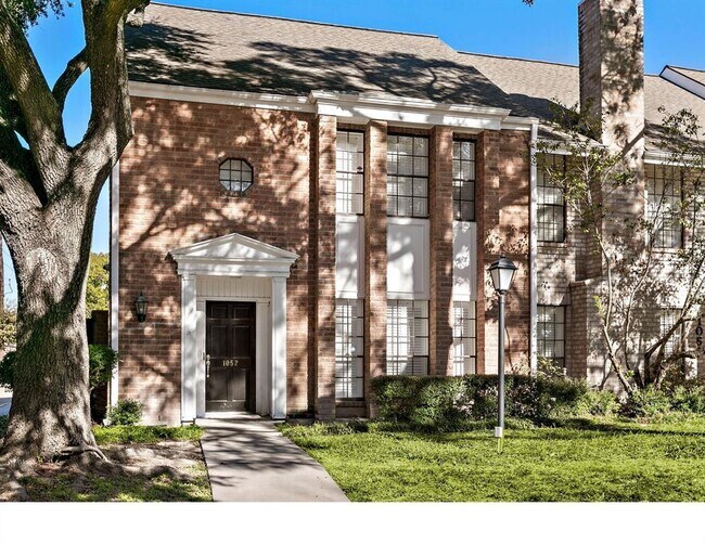 Building Photo - 1052 Augusta Dr Unit 101 Rental