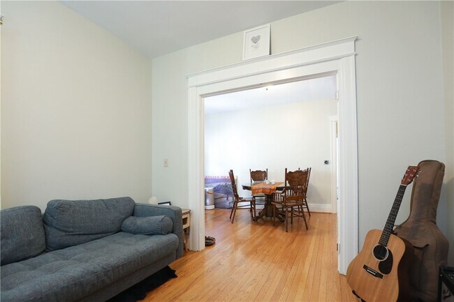 Photo - 294 Laburnam Crescent