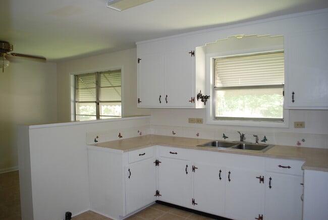 Photo - 102 Magnolia St