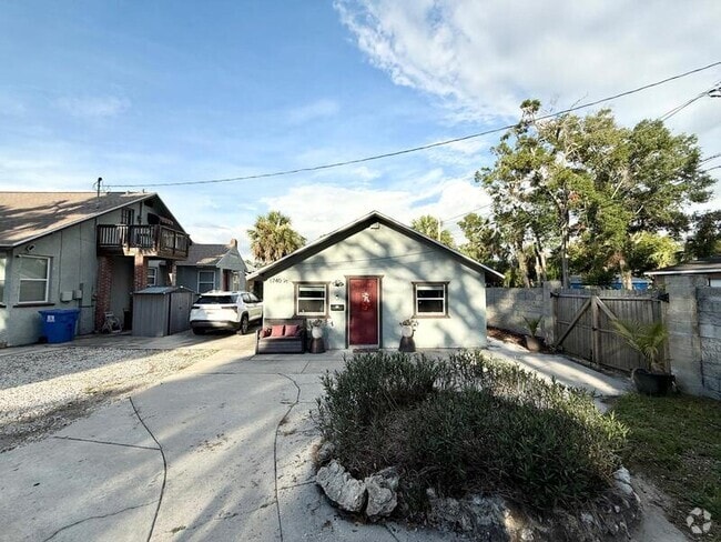 Building Photo - 1740 19th Ave S Rental
