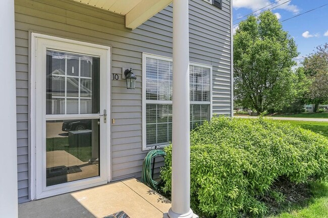 Photo - 103 Yorkminster Ln