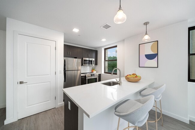 Building Photo - 201 Cornelison Ave Unit 506