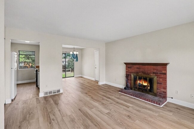 Photo - 906 Mansfield Dr
