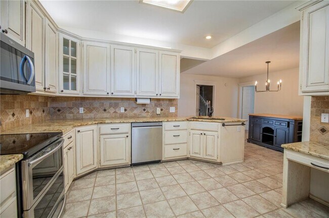 Photo - 115 NW Orchard Way