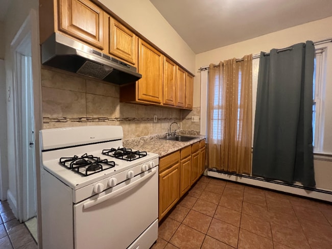 Photo - 646 Maple Ave Unit 2