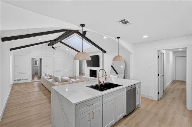 1513 Carriage Ln