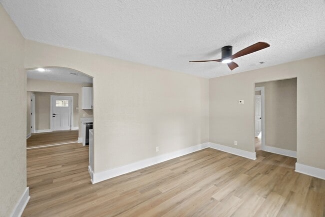 Photo - 10211 Glenmawr Dr