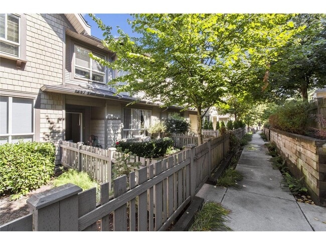 Building Photo - 2738 158 St