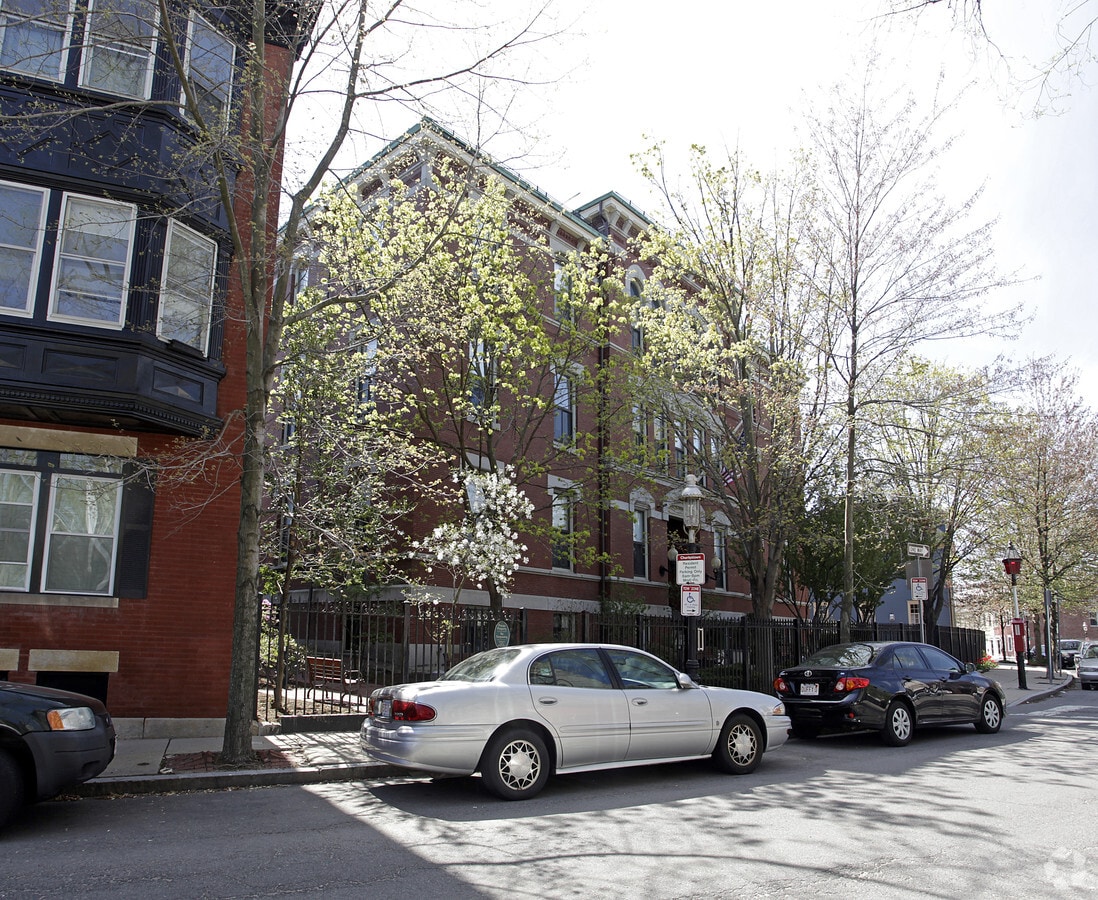 Photo - Mary Colbert Apartments
