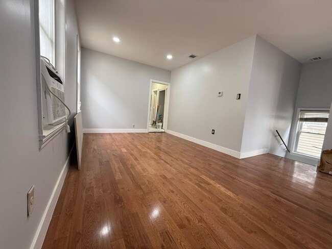 Photo - 162 W 32nd St Unit 2