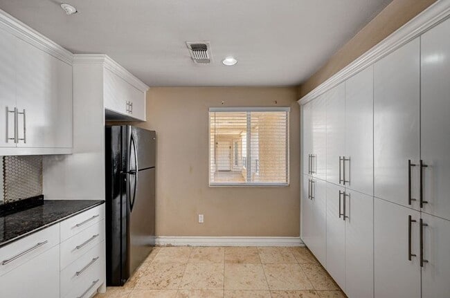 Photo - 210 E Flamingo Rd