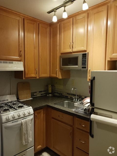 Building Photo - 801 N Pitt St Unit 208 Rental
