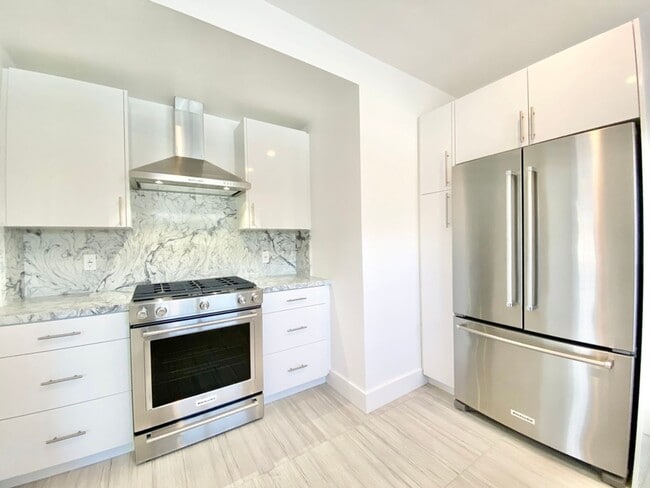 807-809 N. Croft Avenue - 807-809 N. Croft Avenue Apartment Unit 807