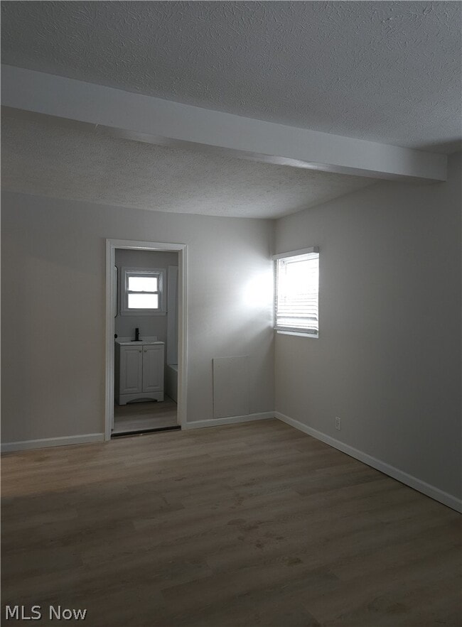 Photo - 2430 Talbot St