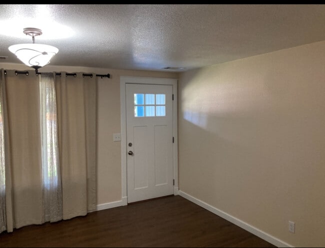 Photo - 2895 Rogue River Hwy