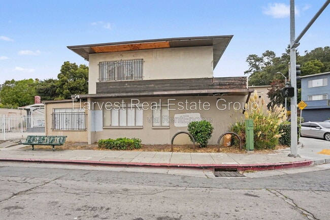 8400 MacArthur Blvd