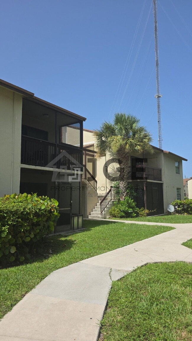 Building Photo - 475 NW 210th St Unit 204