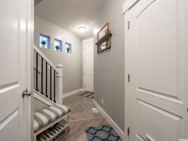 Photo - 132 W Silver Springs Dr