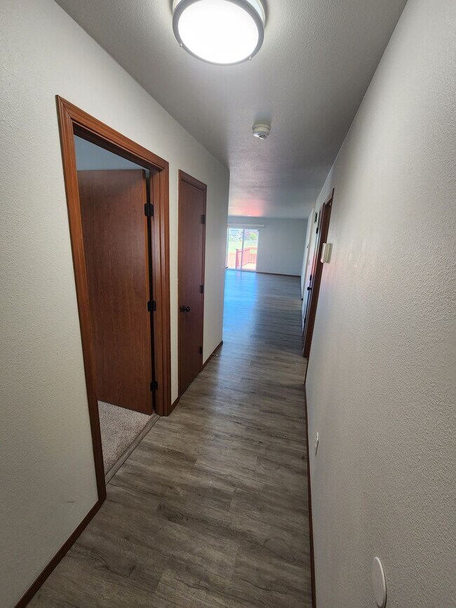 Photo - Beautiful 3-Bedroom Home in Spanaway – App...