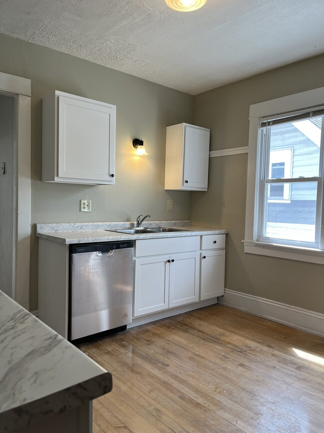 Photo - 3459 N Oakland Ave Unit Upper