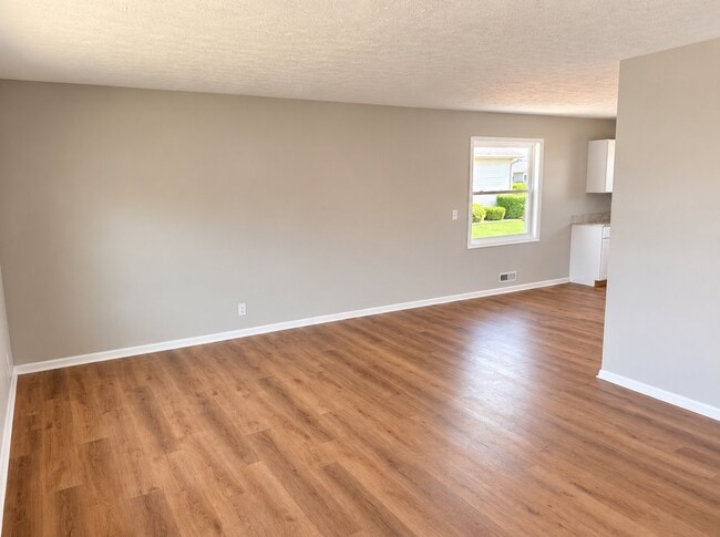 Photo - 15917 Steinway Blvd