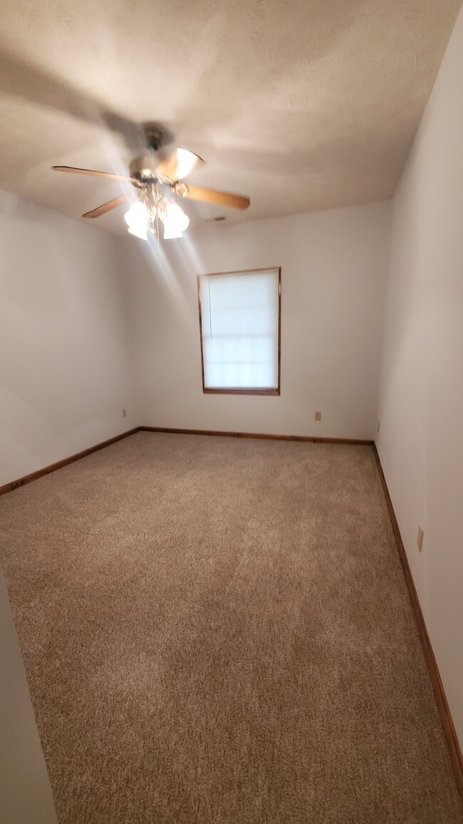 Building Photo - 38570 Detroit Rd Unit LOWR 2 Rental