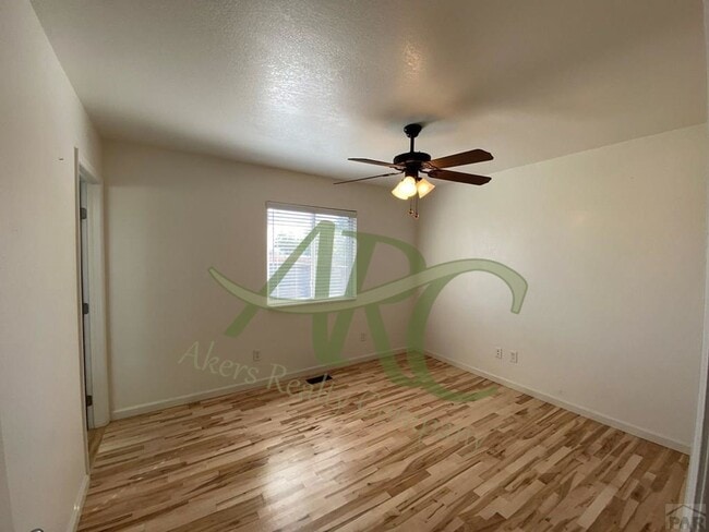 Photo - 160 E Eads Dr