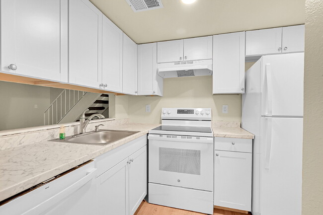 Photo - $1,695.00 - $500 OFF FIRST MONTH RENT - 2 ... Unidad #18C