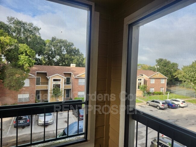 Photo - 5600 Devonbriar Way Unidad 305