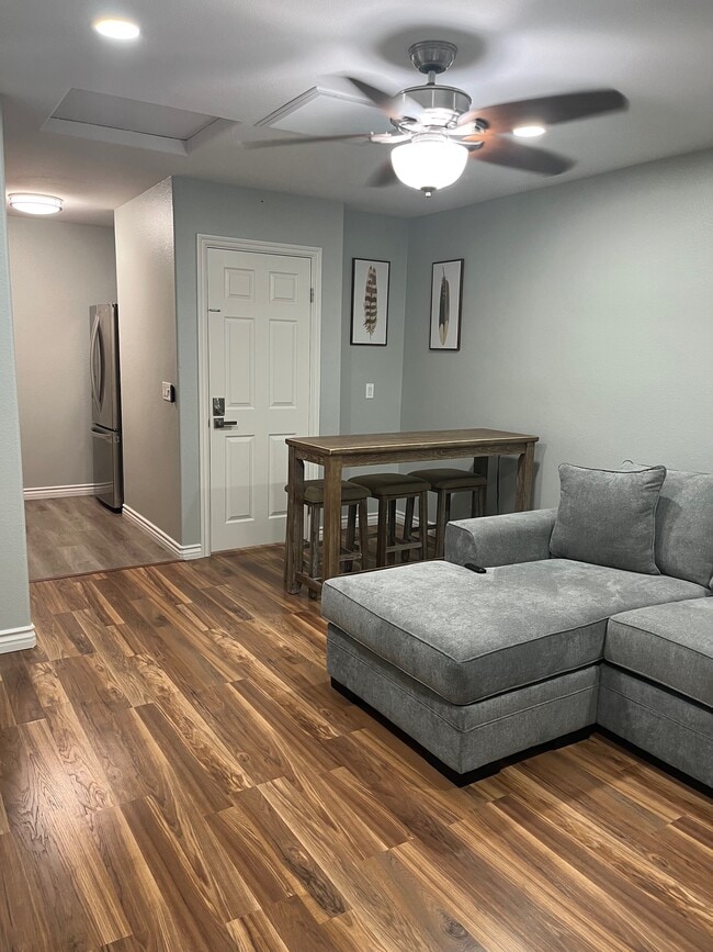 Building Photo - 24940 Butterchurn Rd Unit B