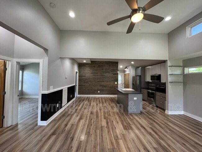 Photo - 204 Hodge Cir