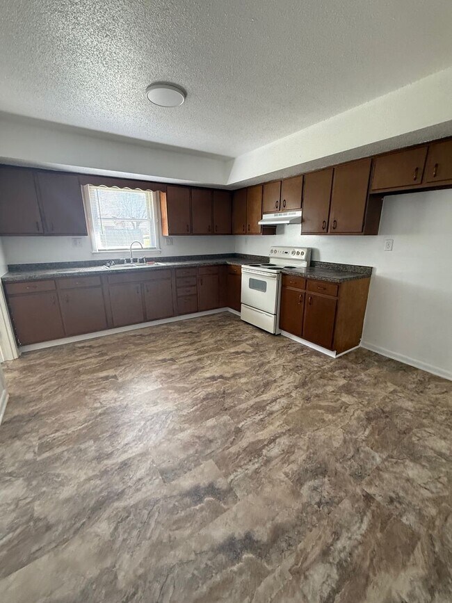 Photo - 104-104 N Birchwood Dr Unit 102 Birchwood Dr