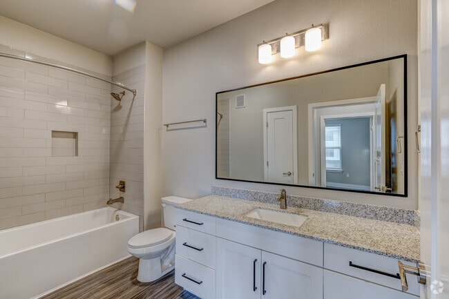 1BR, 1BA - 1,058SF - Primary Bathroom
