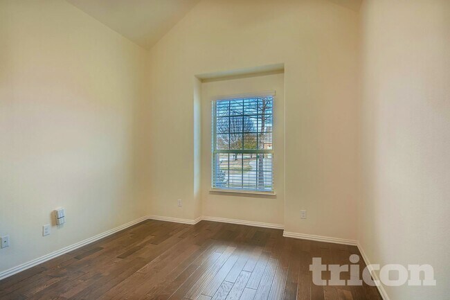 Photo - 5024 Kestrel Dr