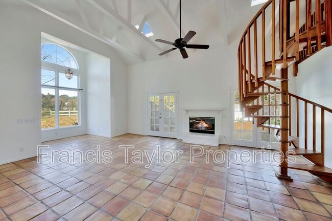 Photo - 1512 S Stage Coach Ln