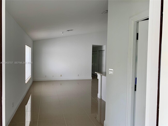 Photo - 5711 Buchanan St