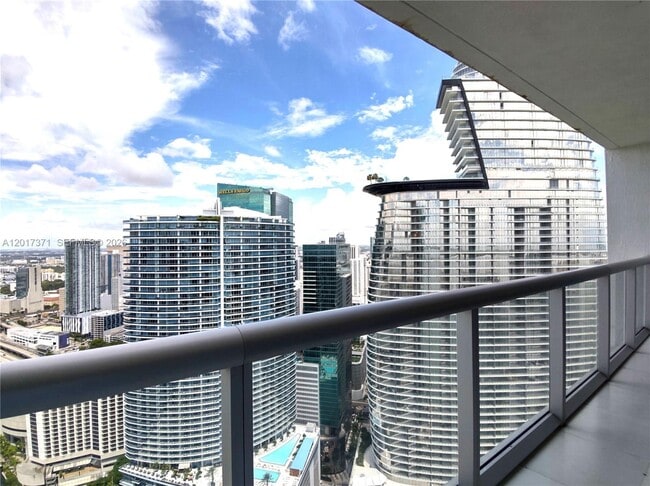 Building Photo - 465 Brickell Ave Unit 5004